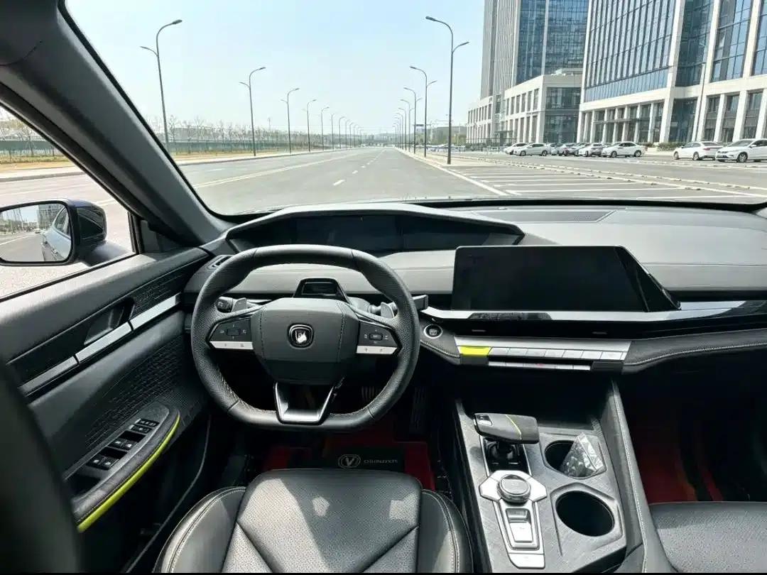 Changan UNI-V 2022 1.5T Sport Edition — миниатюра 16