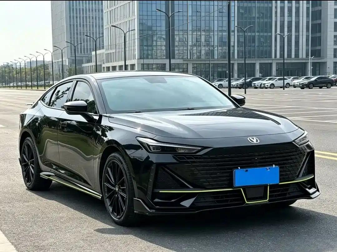 Changan UNI-V 2022 1.5T Sport Edition — миниатюра 3