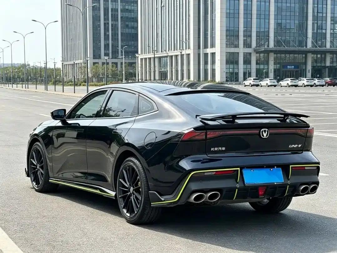 Changan UNI-V 2022 1.5T Sport Edition — миниатюра 4