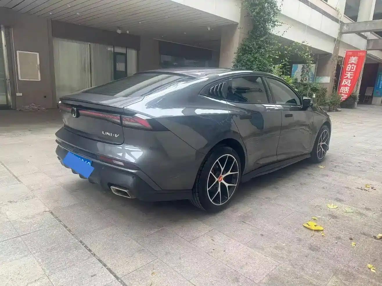 Changan UNI-V 2024 1.5T Premium Edition — миниатюра 3