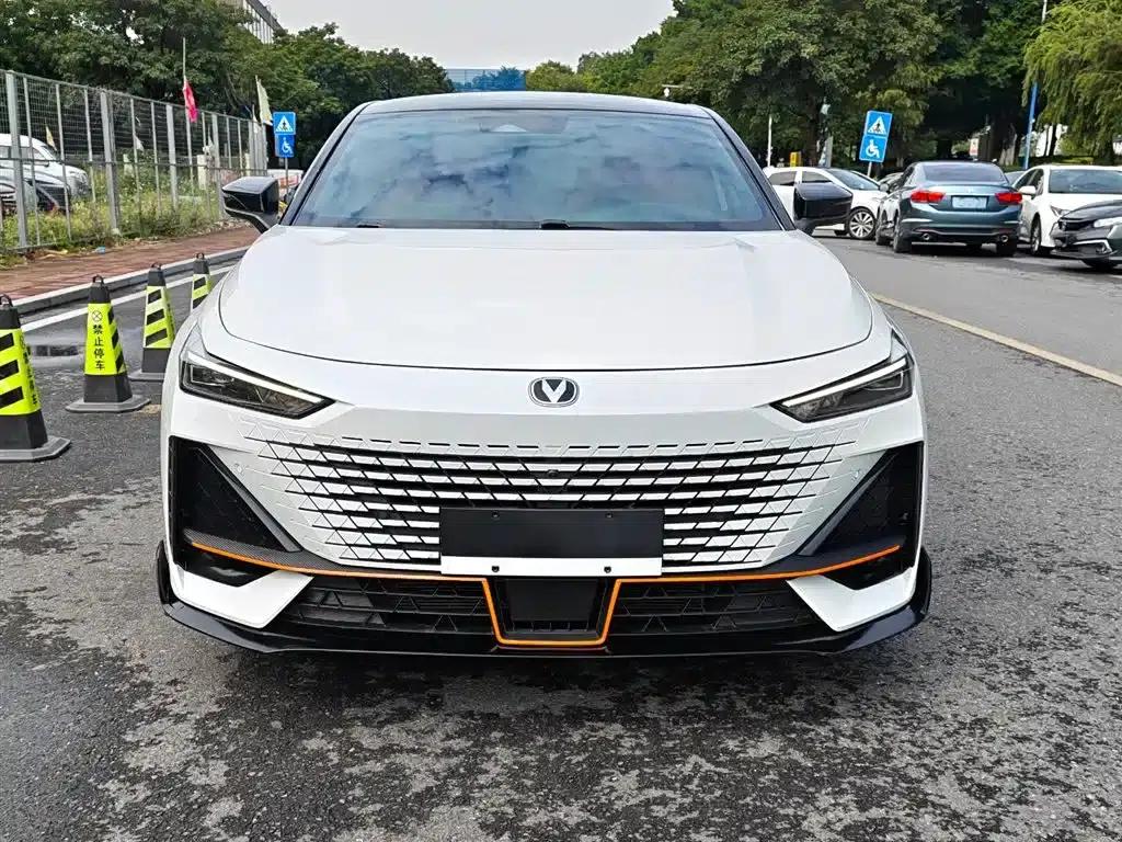 Changan UNI-V 2023 1.5T Sport Edition — миниатюра 2