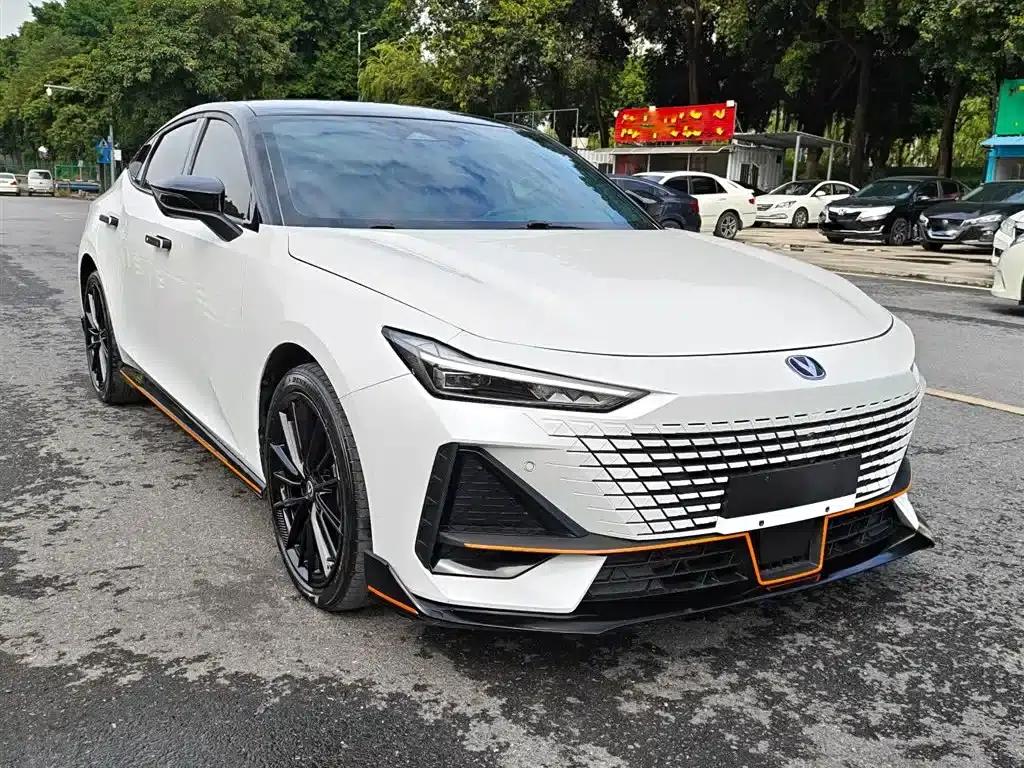 Changan UNI-V 2023 1.5T Sport Edition — миниатюра 3