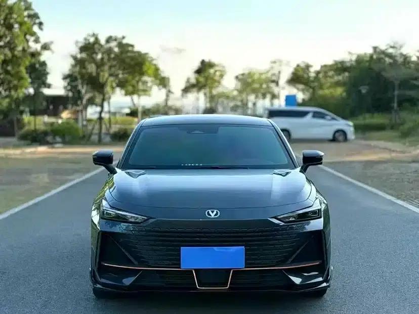 Changan UNI-V 2022 1.5T Sport Edition — миниатюра 2