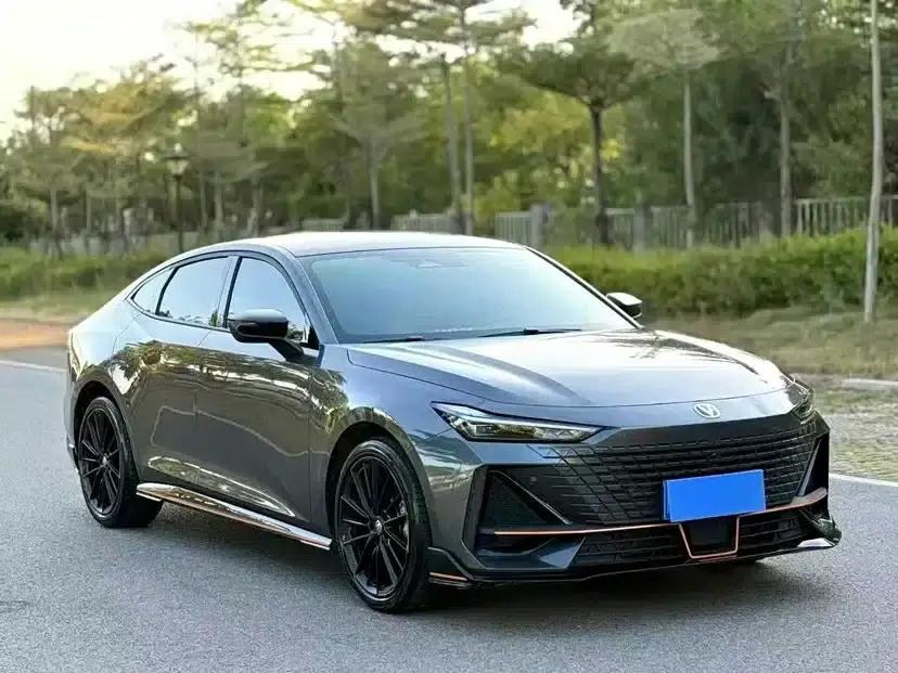 Changan UNI-V 2022 1.5T Sport Edition — миниатюра 3