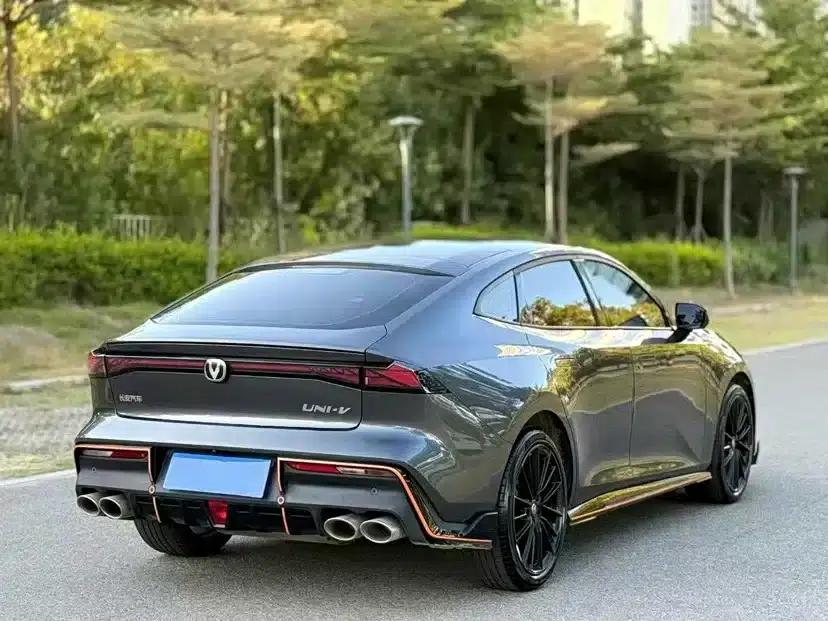 Changan UNI-V 2022 1.5T Sport Edition — миниатюра 4