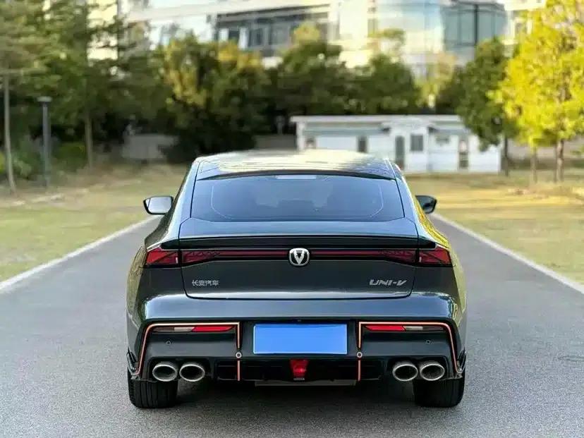 Changan UNI-V 2022 1.5T Sport Edition — миниатюра 5