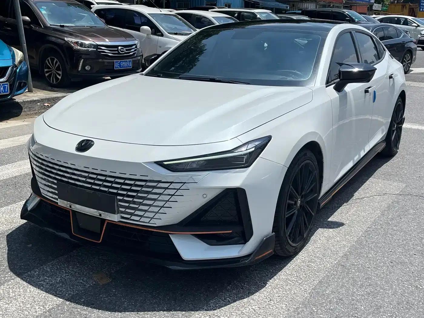 Changan UNI-V 2022 1.5T Sport Edition — миниатюра 1
