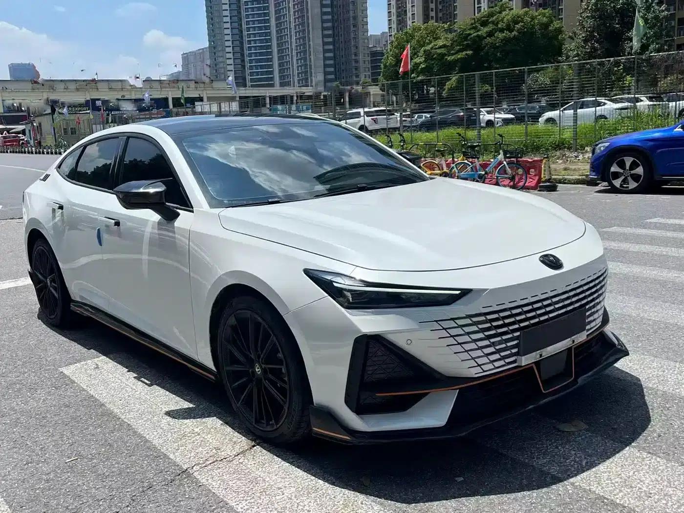Changan UNI-V 2022 1.5T Sport Edition — миниатюра 2