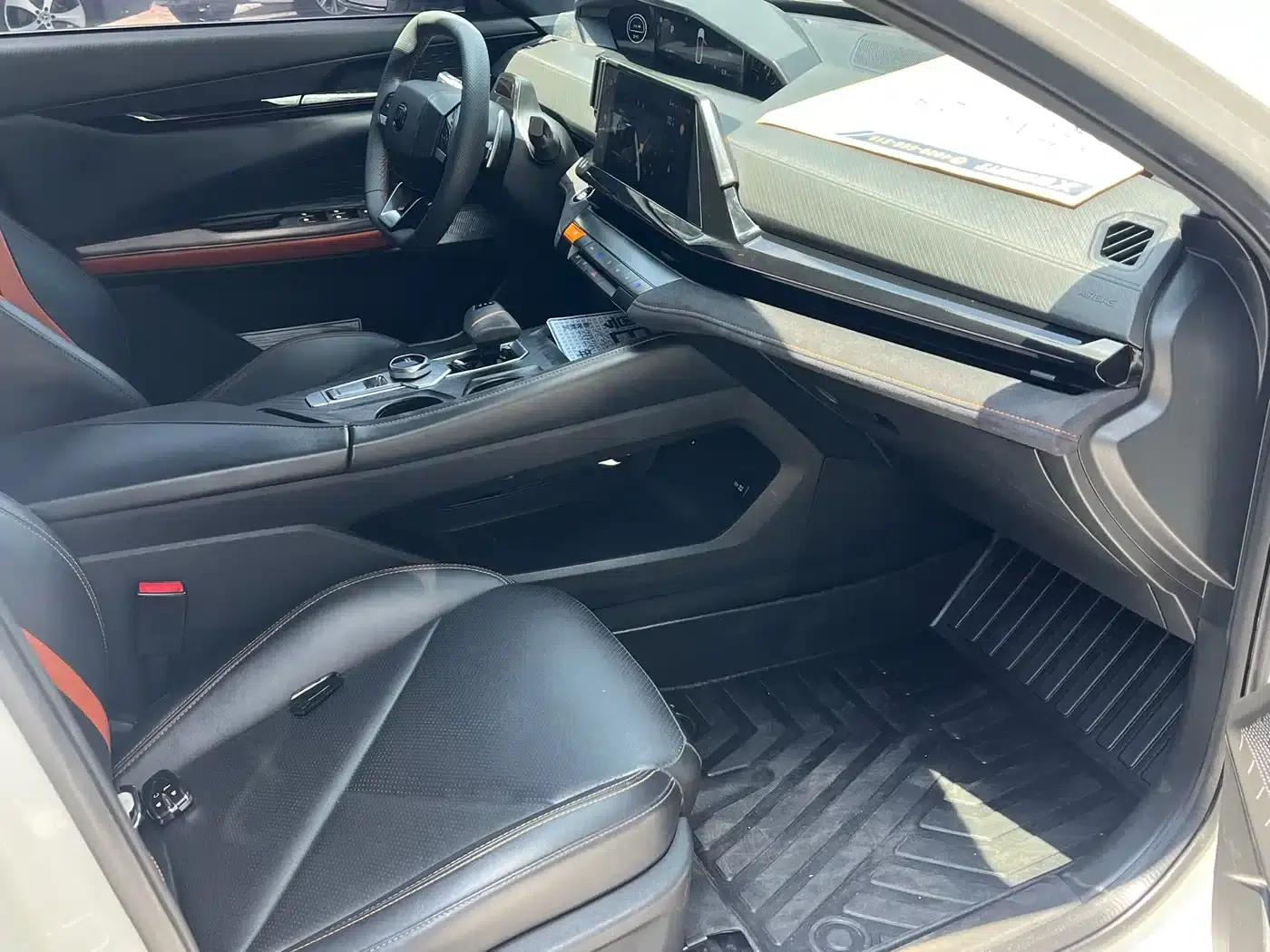 Changan UNI-V 2022 1.5T Sport Edition — миниатюра 16
