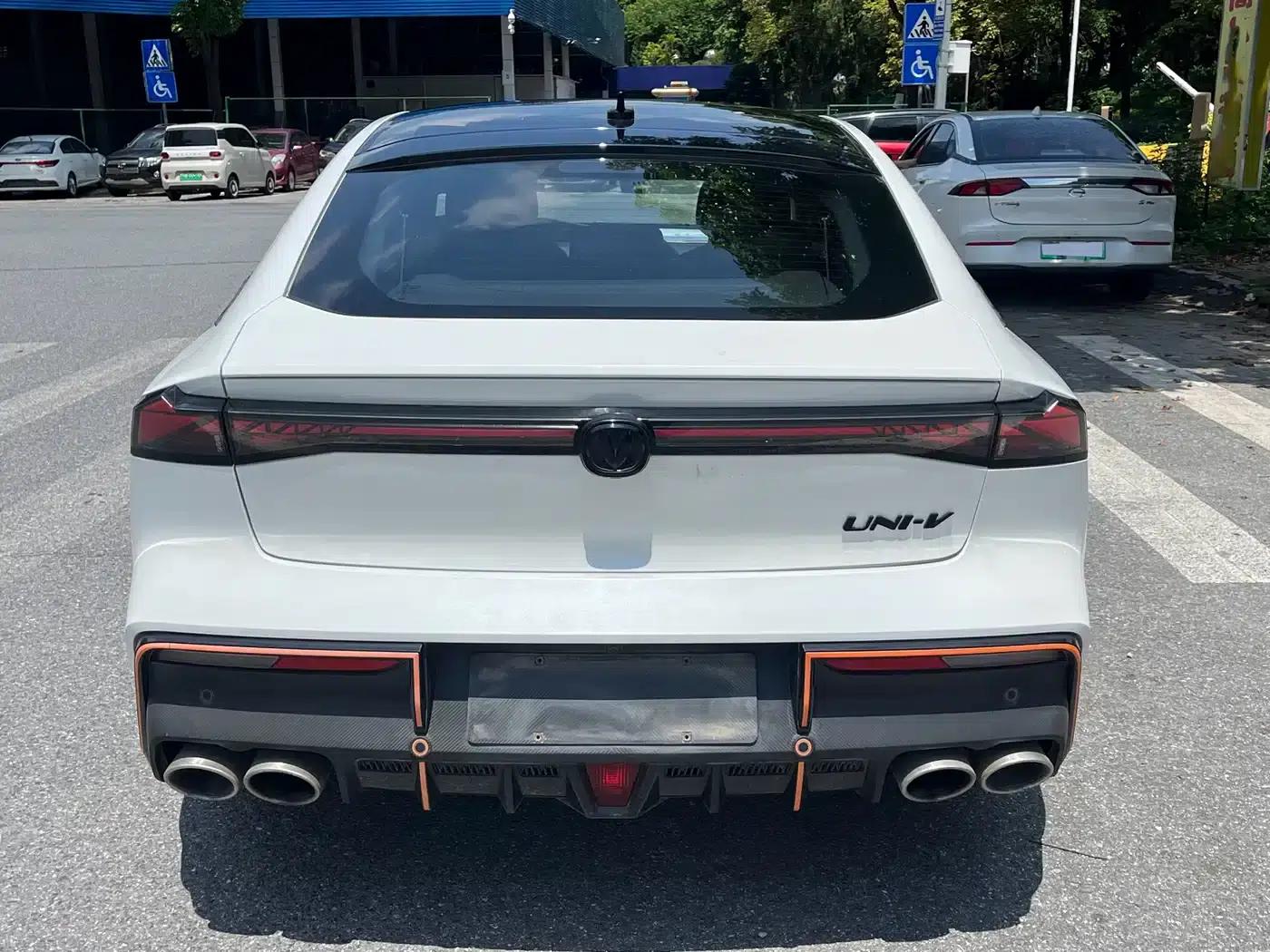 Changan UNI-V 2022 1.5T Sport Edition — миниатюра 4