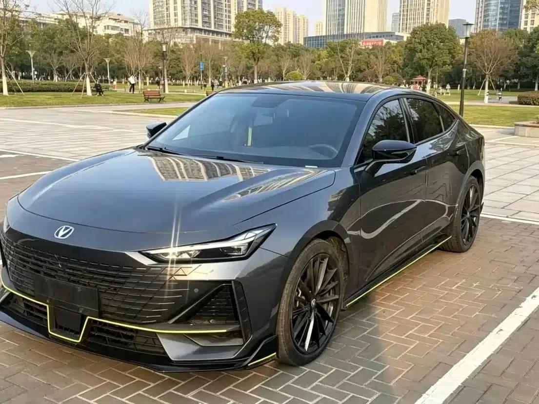 Changan UNI-V 2023 1.5T Sport Edition — миниатюра 1