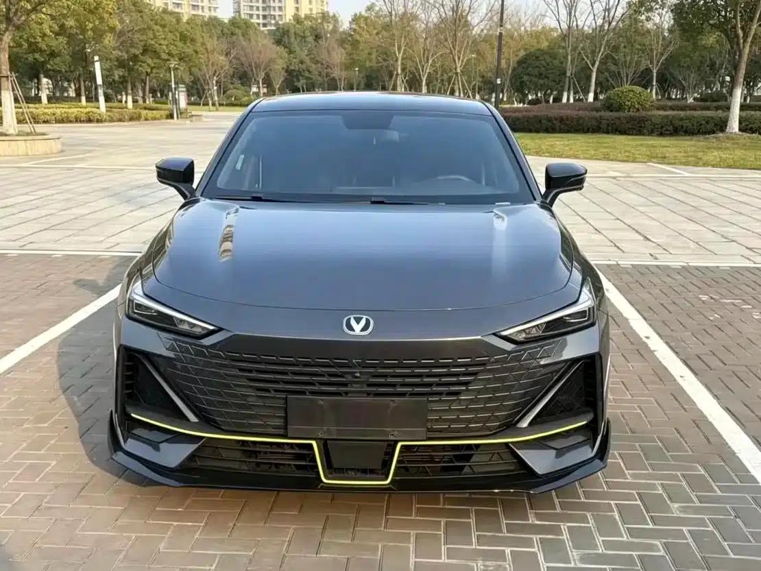 Changan UNI-V 2023 1.5T Sport Edition — миниатюра 2