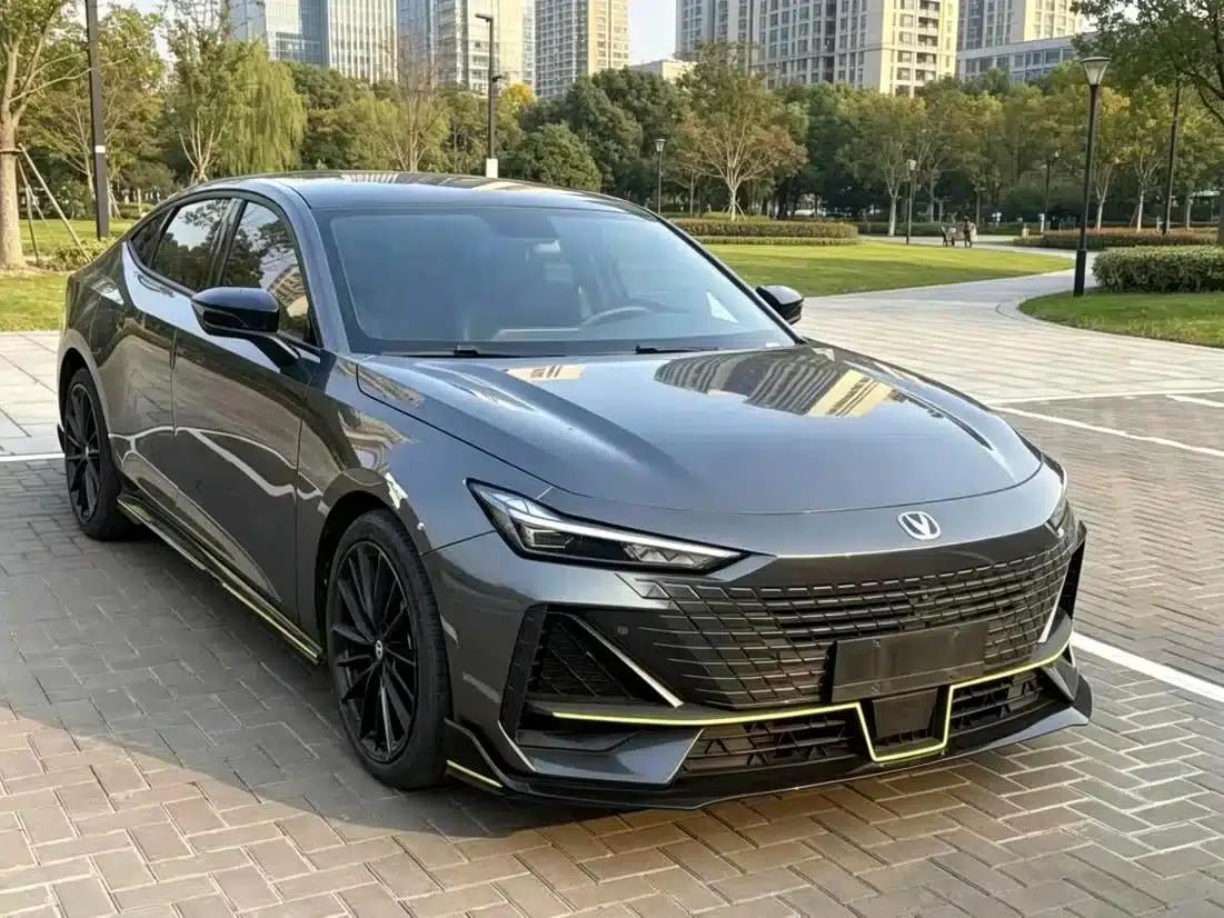 Changan UNI-V 2023 1.5T Sport Edition — миниатюра 4