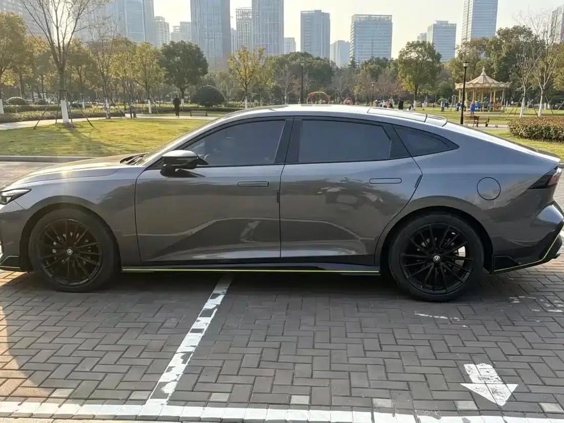 Changan UNI-V 2023 1.5T Sport Edition — миниатюра 5
