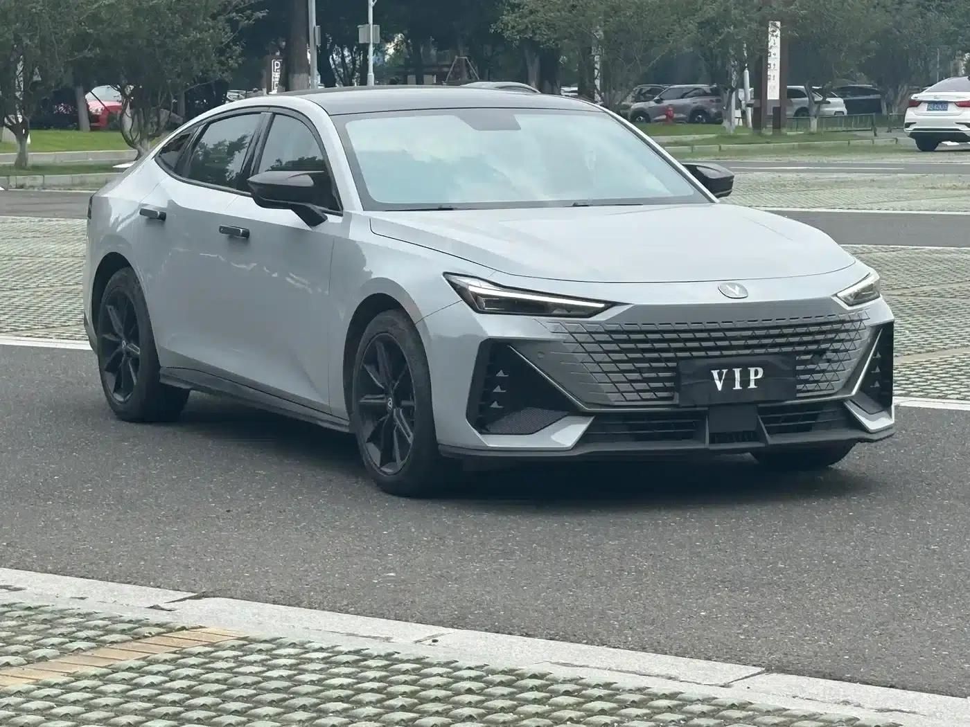 Changan UNI-V 2022 1.5T Premium Edition — миниатюра 3