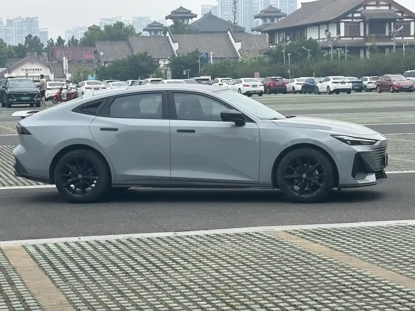 Changan UNI-V 2022 1.5T Premium Edition — миниатюра 4