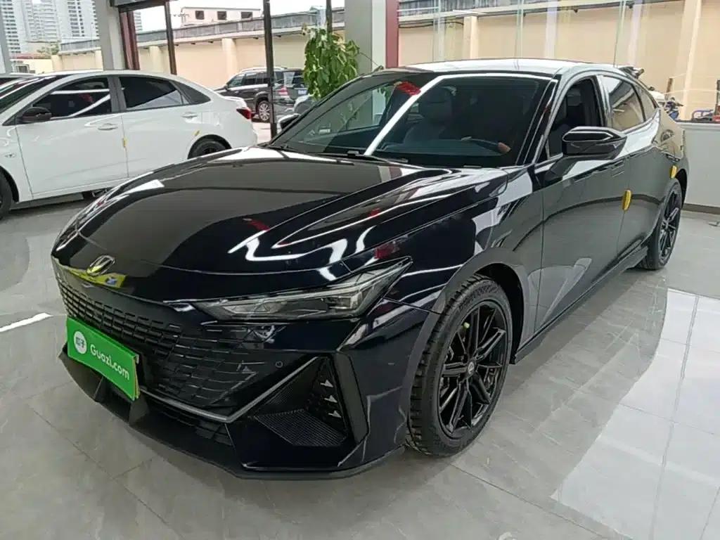 Changan UNI-V 2022 1.5T Premium Edition — миниатюра 1