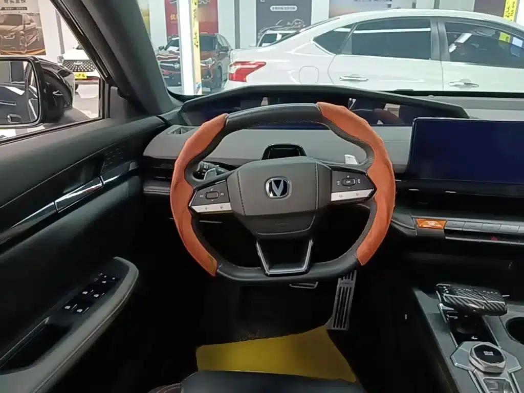 Changan UNI-V 2022 1.5T Premium Edition — миниатюра 11