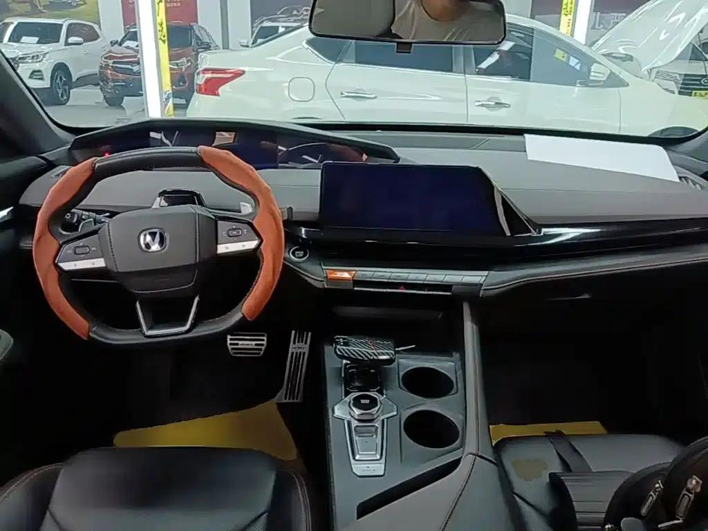 Changan UNI-V 2022 1.5T Premium Edition — миниатюра 10