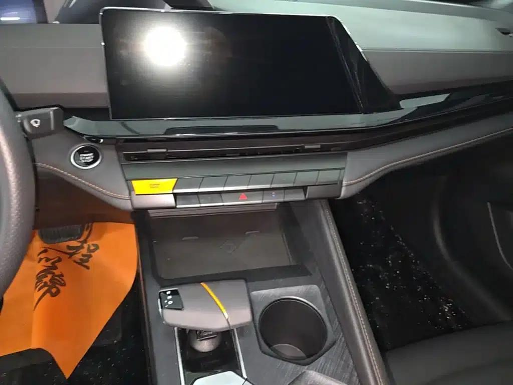 Changan UNI-V 2023 1.5T Premium Edition — миниатюра 13