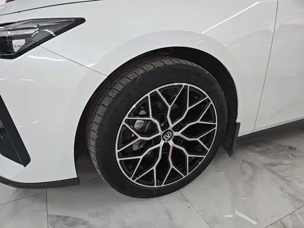 Changan UNI-V 2023 1.5T Premium Edition — миниатюра 23