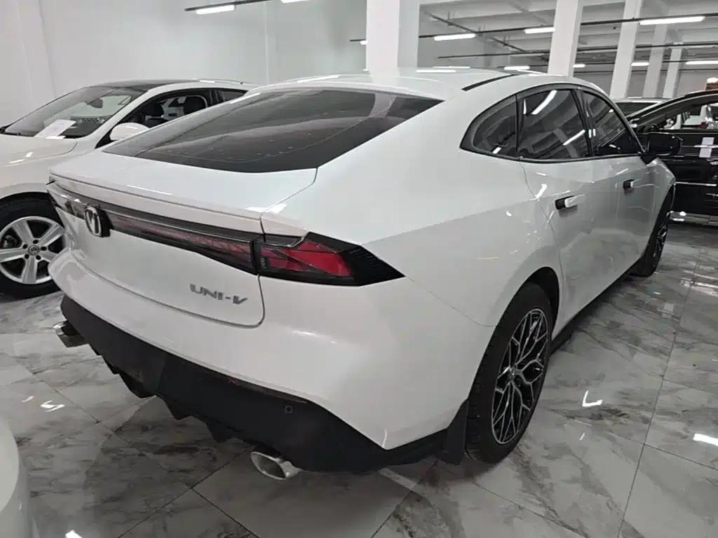 Changan UNI-V 2023 1.5T Premium Edition — миниатюра 7