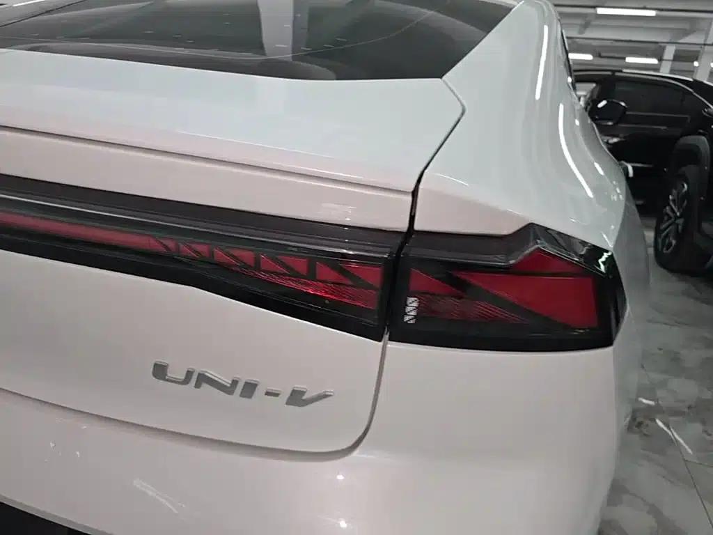 Changan UNI-V 2023 1.5T Premium Edition — миниатюра 8