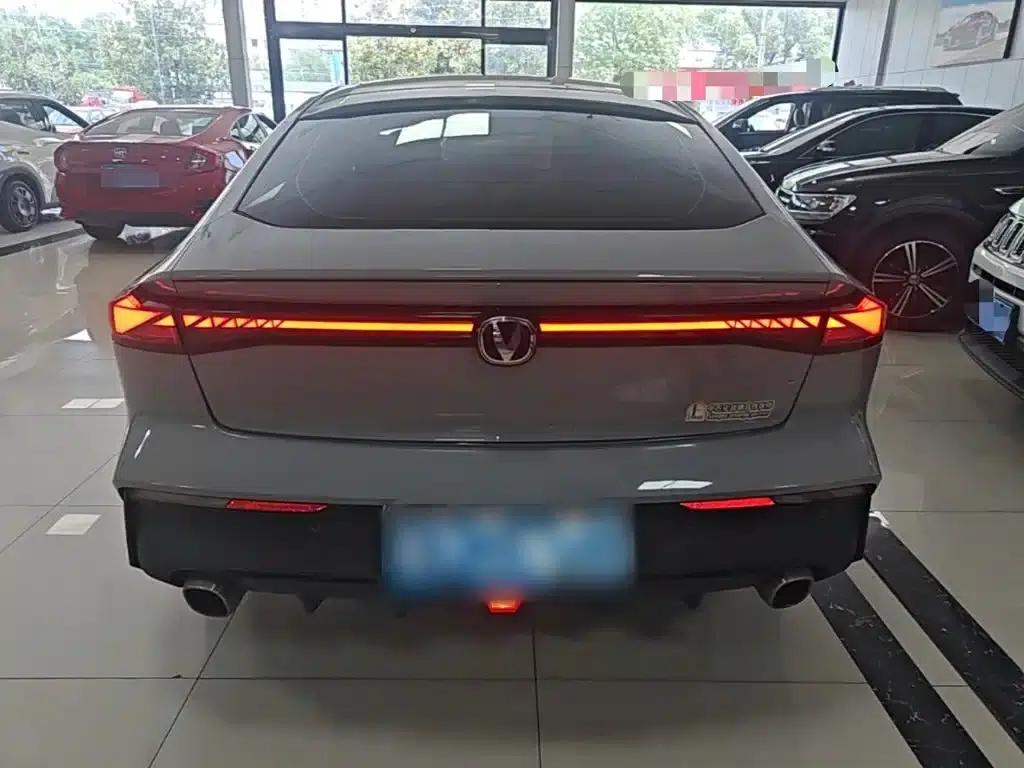 Changan UNI-V 2022 1.5T Premium Edition — миниатюра 6