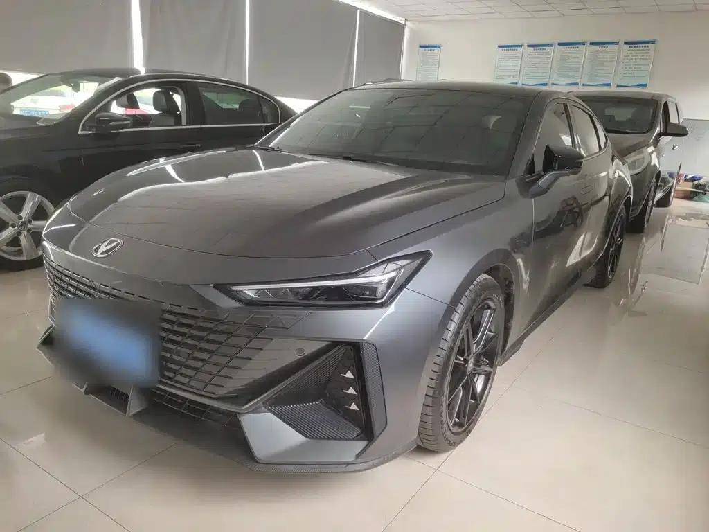 Changan UNI-V 2022 1.5T Premium Edition — миниатюра 1