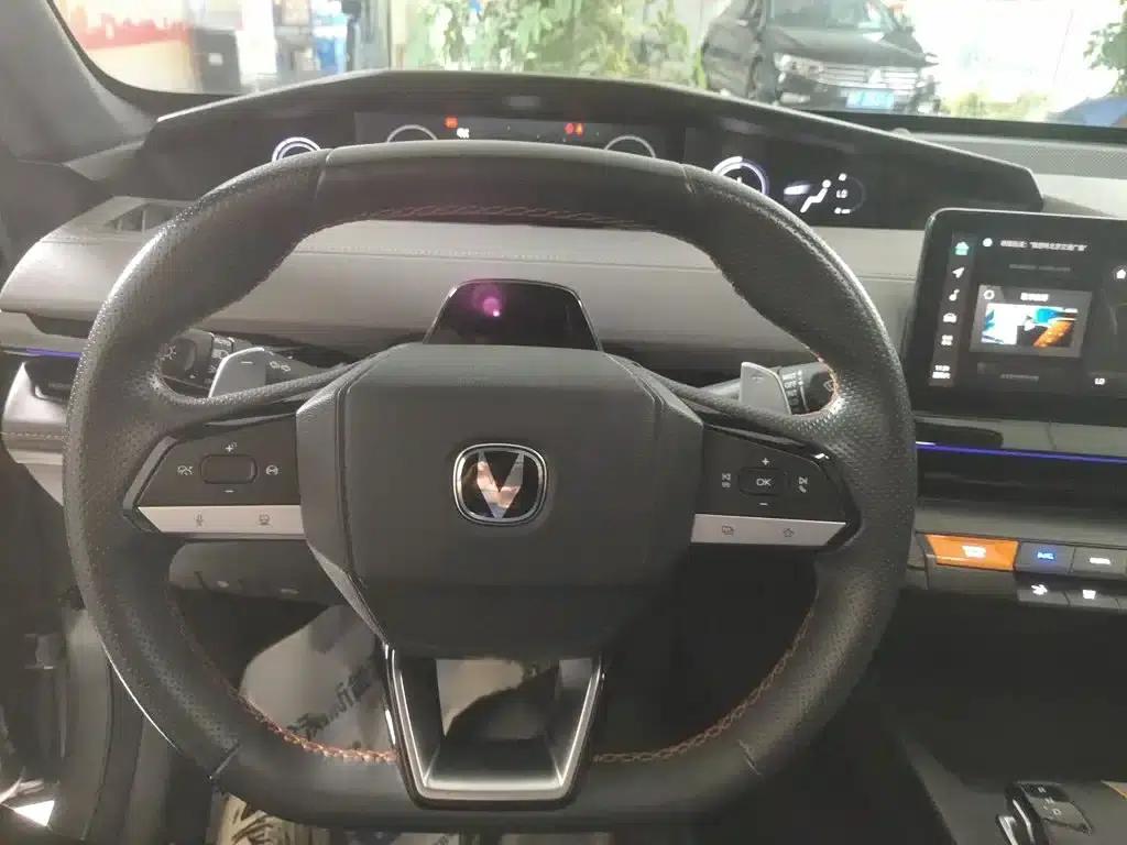 Changan UNI-V 2022 1.5T Premium Edition — миниатюра 4