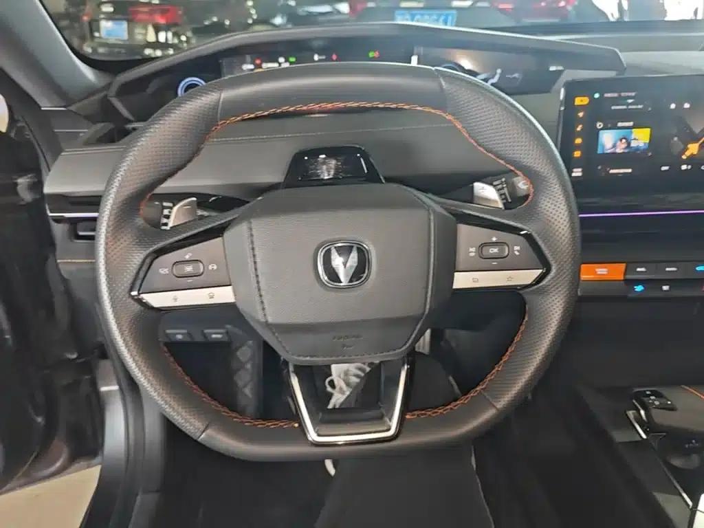 Changan UNI-V 2024 1.5T Premium Sport — миниатюра 11
