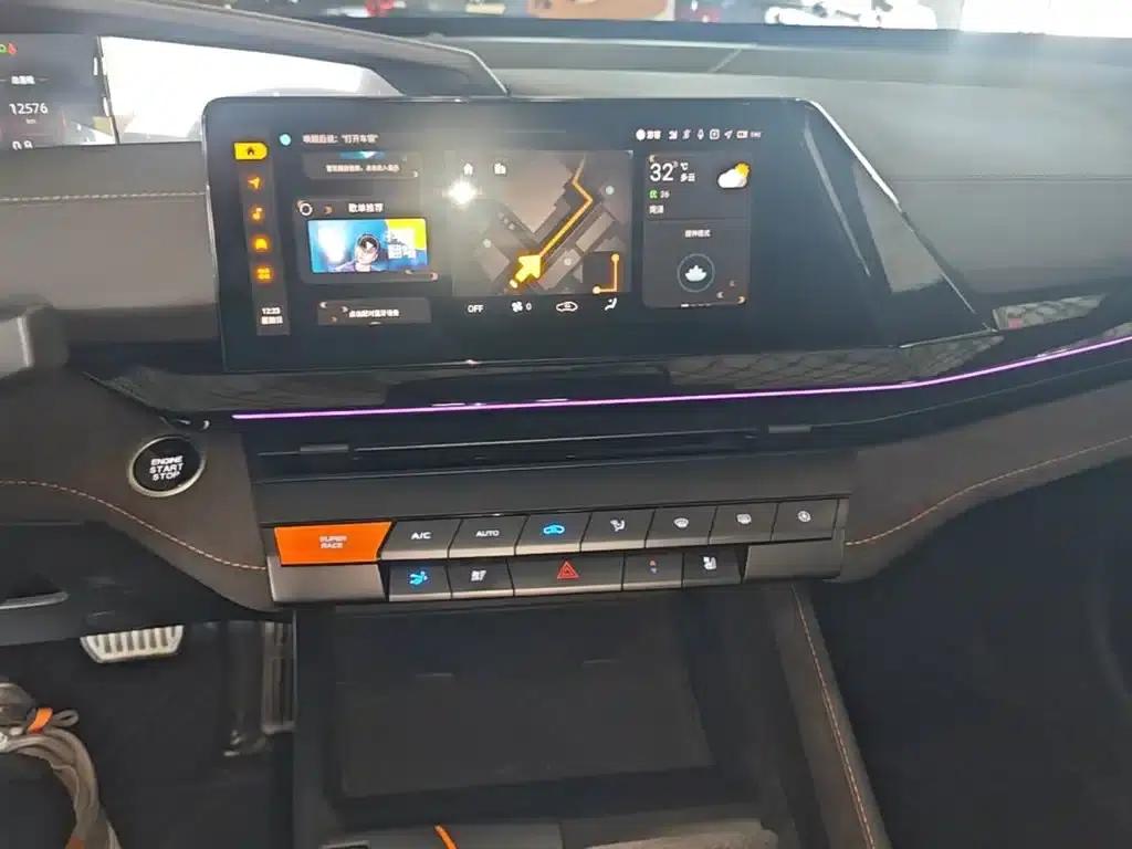 Changan UNI-V 2024 1.5T Premium Sport — миниатюра 13