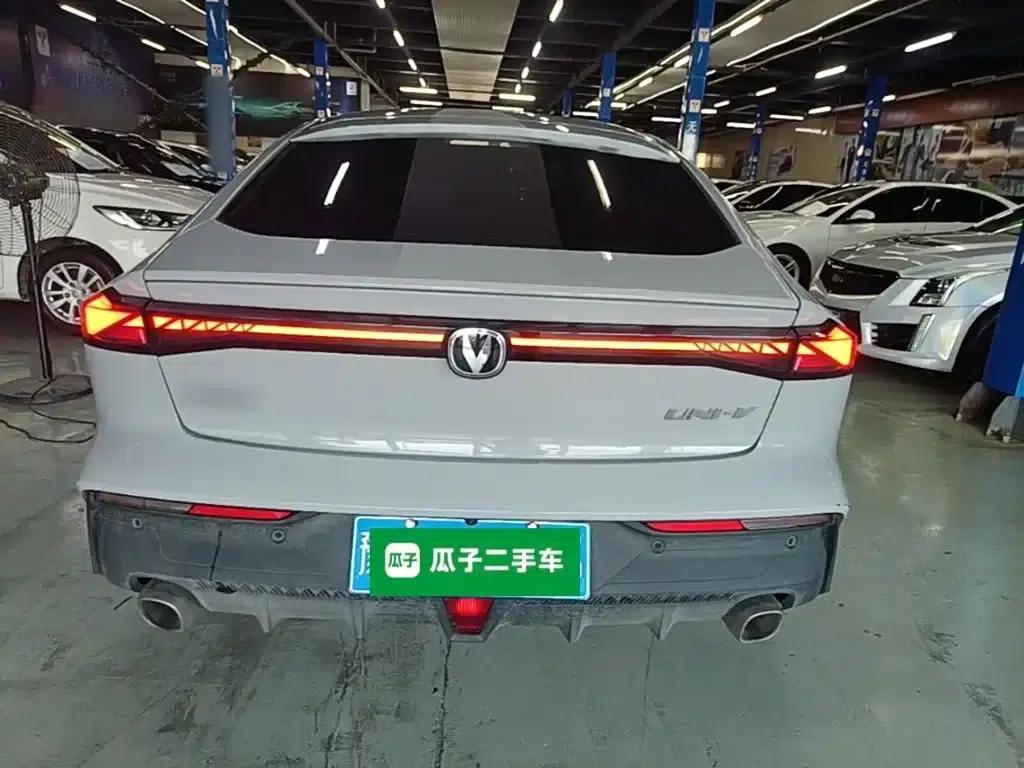 Changan UNI-V 2022 1.5T Premium Edition — миниатюра 4