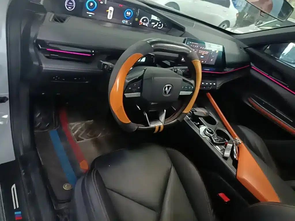 Changan UNI-V 2022 1.5T Premium Edition — миниатюра 6