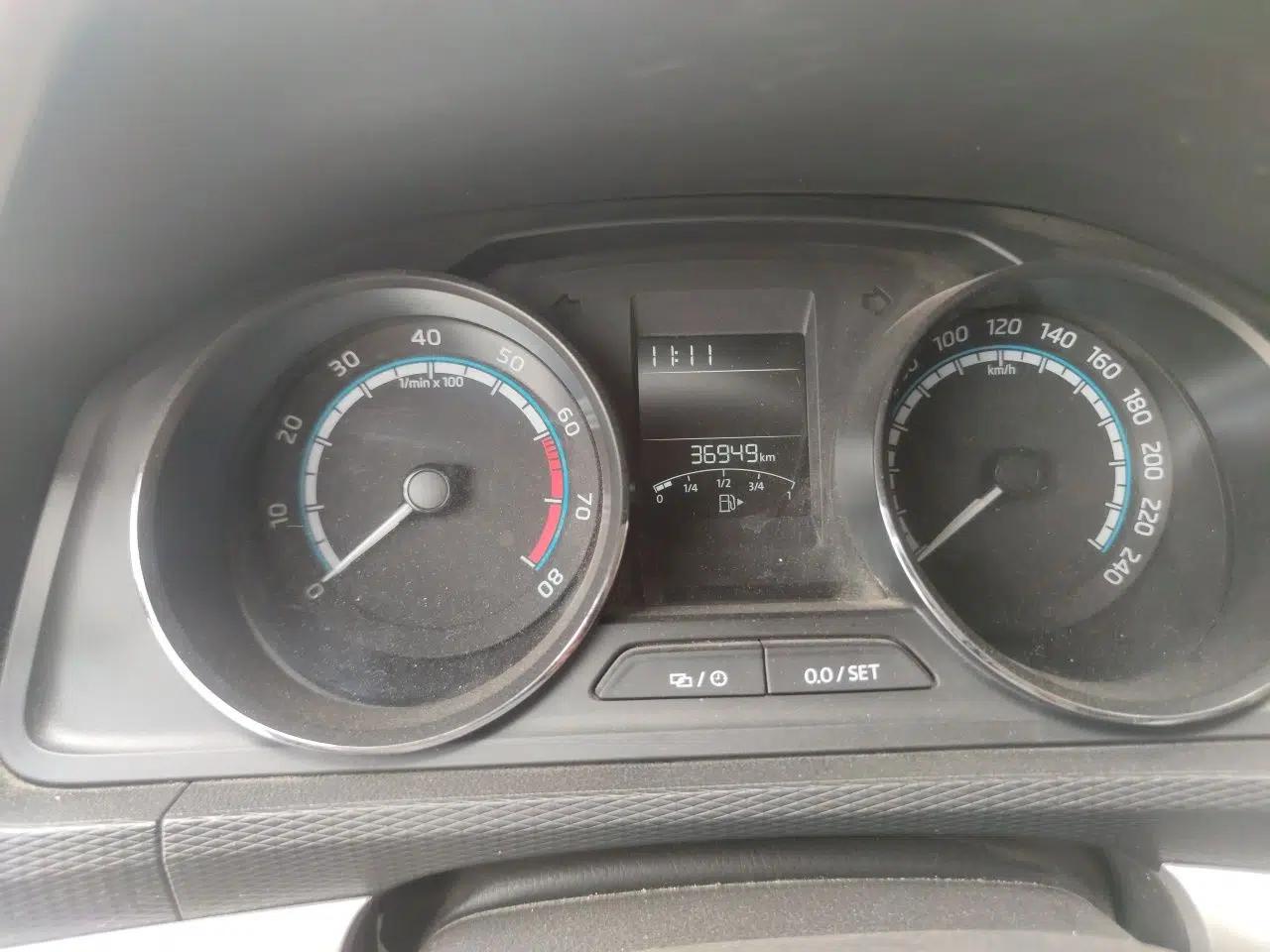 Skoda Kamiq 2020 1.5L Automatic Standard Edition — миниатюра 12