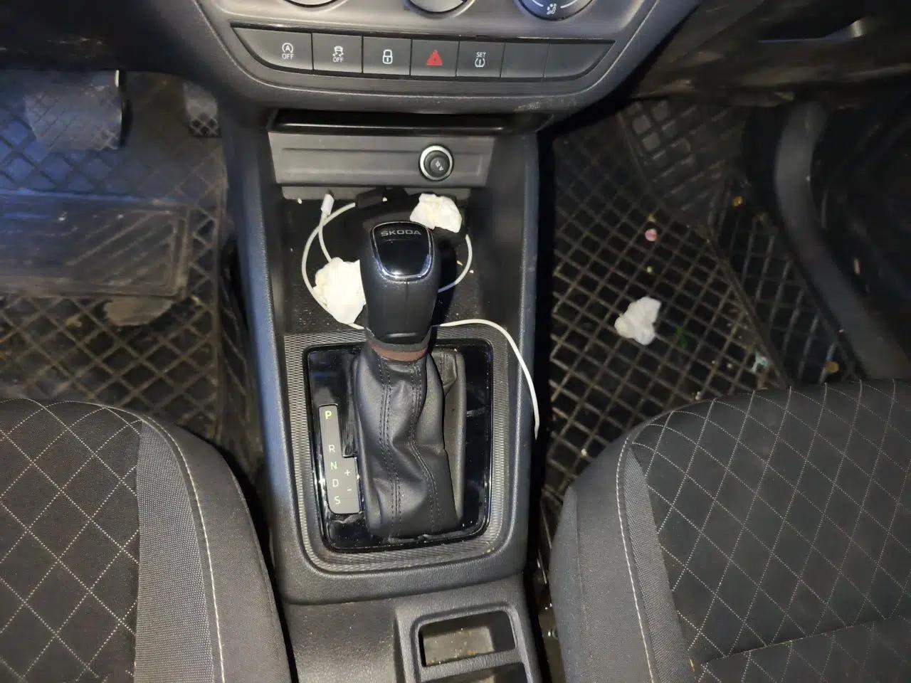 Skoda Kamiq 2020 1.5L Automatic Standard Edition — миниатюра 14