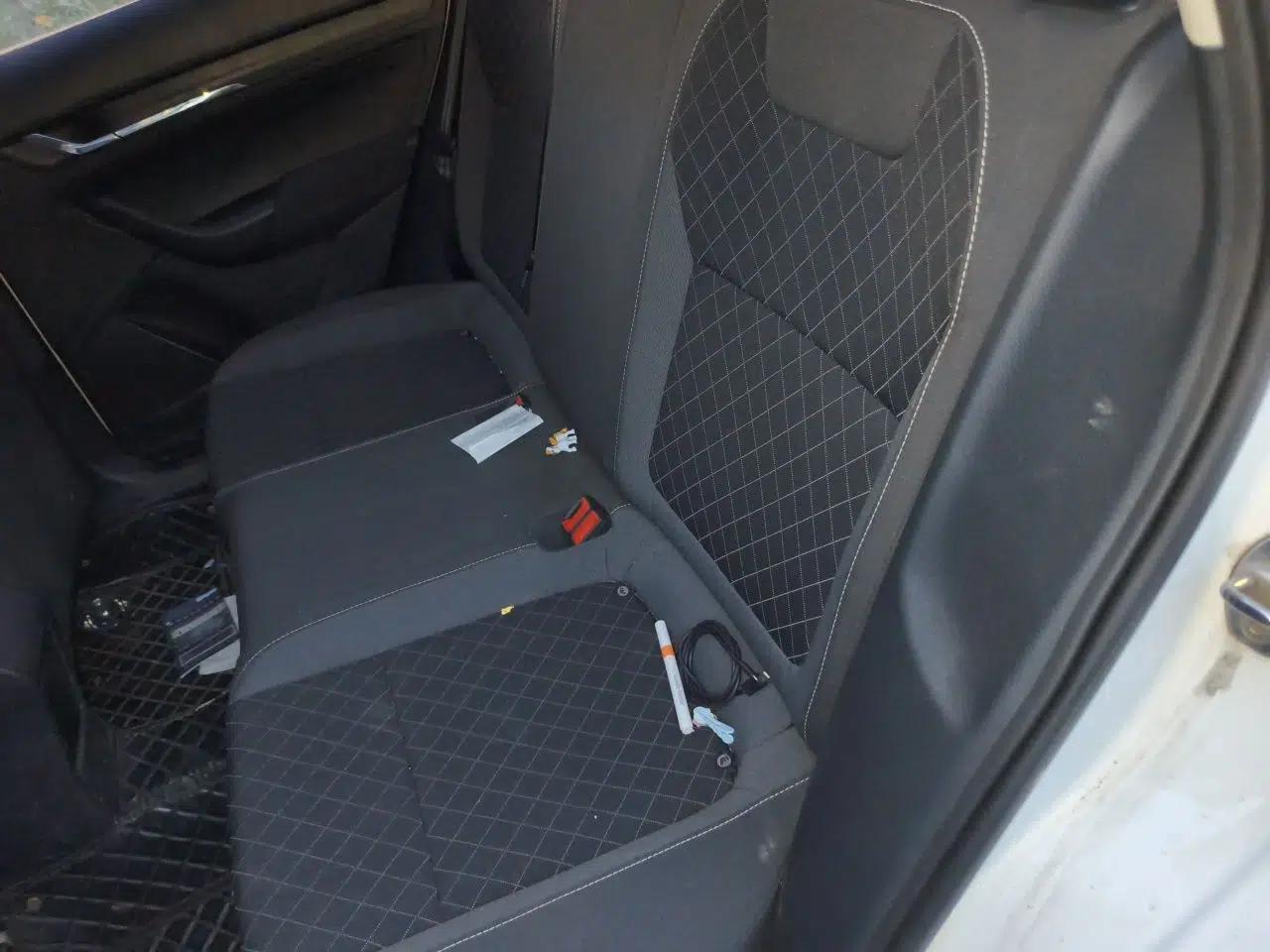 Skoda Kamiq 2020 1.5L Automatic Standard Edition — миниатюра 17