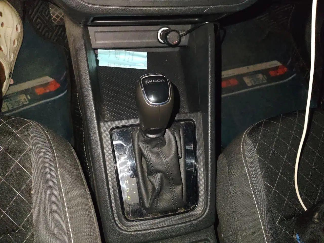 Skoda Kamiq 2021 1.5L Automatic Standard Edition — миниатюра 14