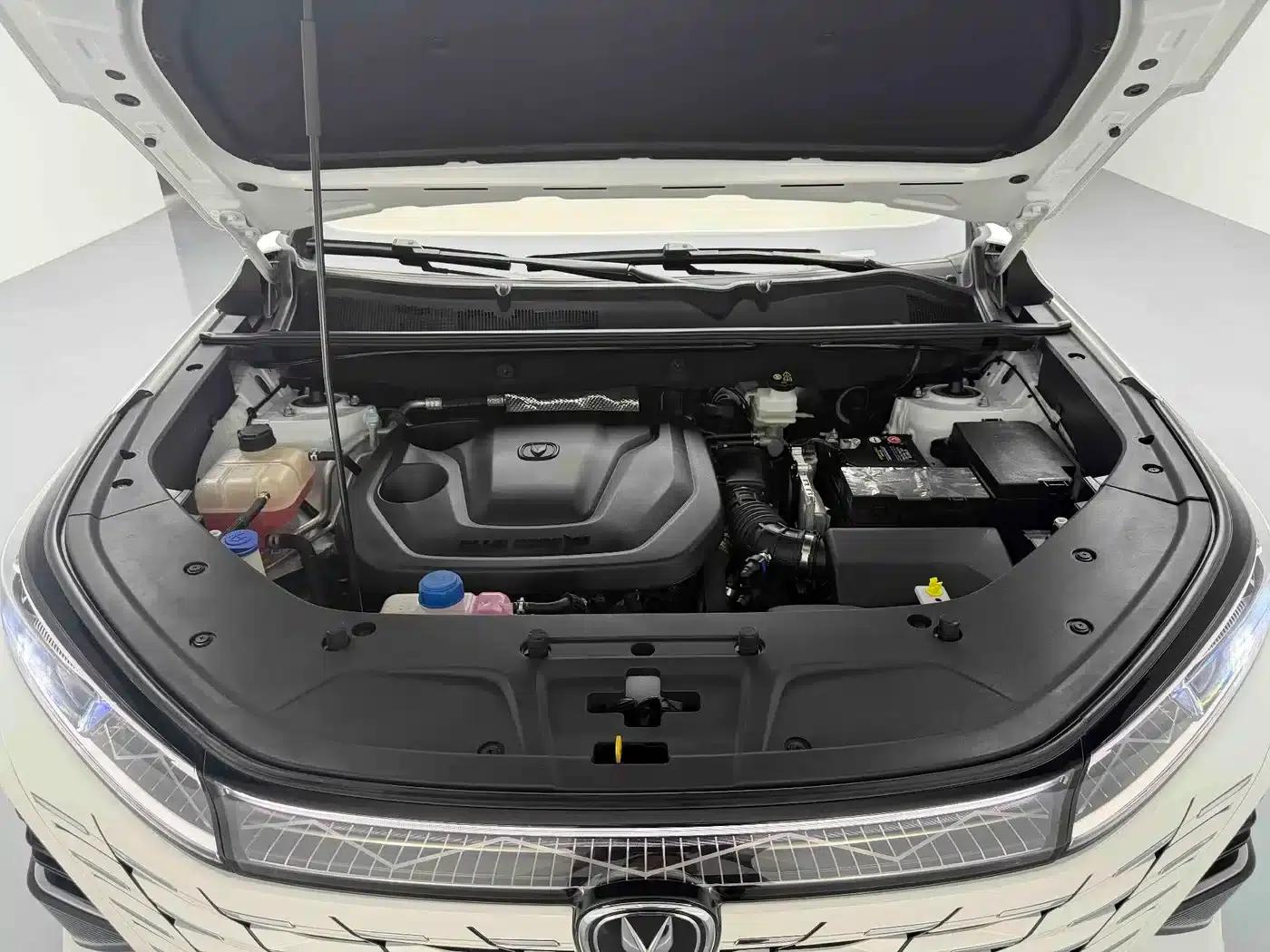 Changan CS75PLUS 2024 Model, Third Generation, Champion Edition, 1.5T Intelligent Driving and Sporty Type — миниатюра 17