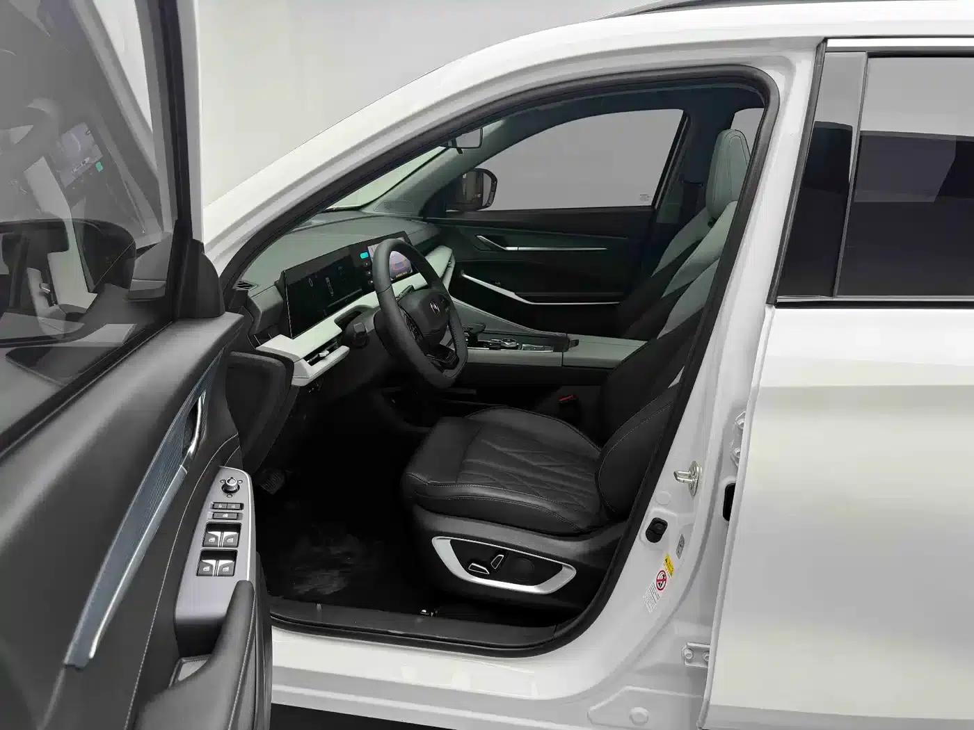 Changan CS75PLUS 2024 Model, Third Generation, Champion Edition, 1.5T Intelligent Driving and Sporty Type — миниатюра 7