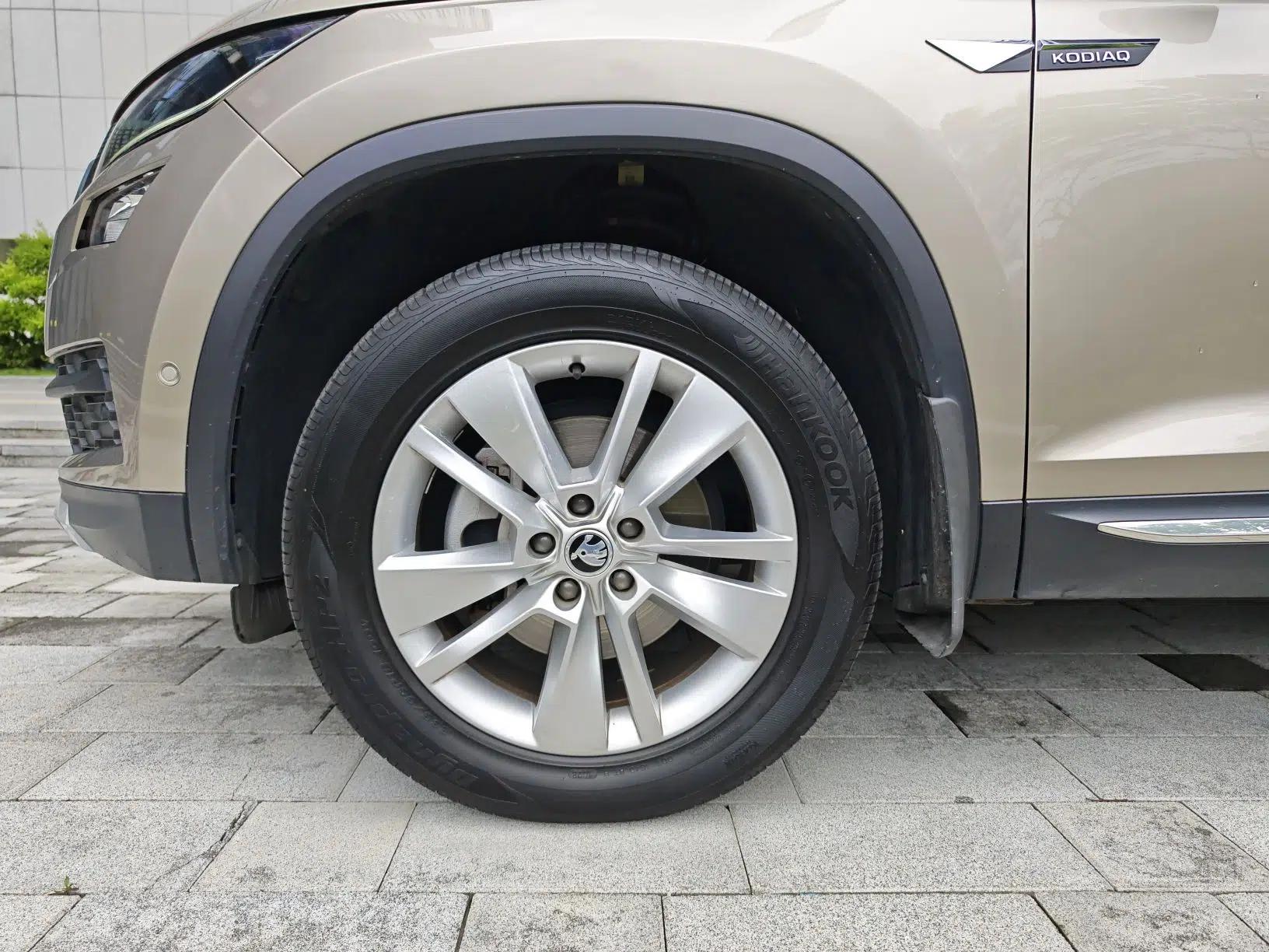 Skoda Kodiaq 2019 Facelifted TSI330 5-Seater Two-Wheel-Drive Luxury Enjoyment Edition China VI Standard — миниатюра 13