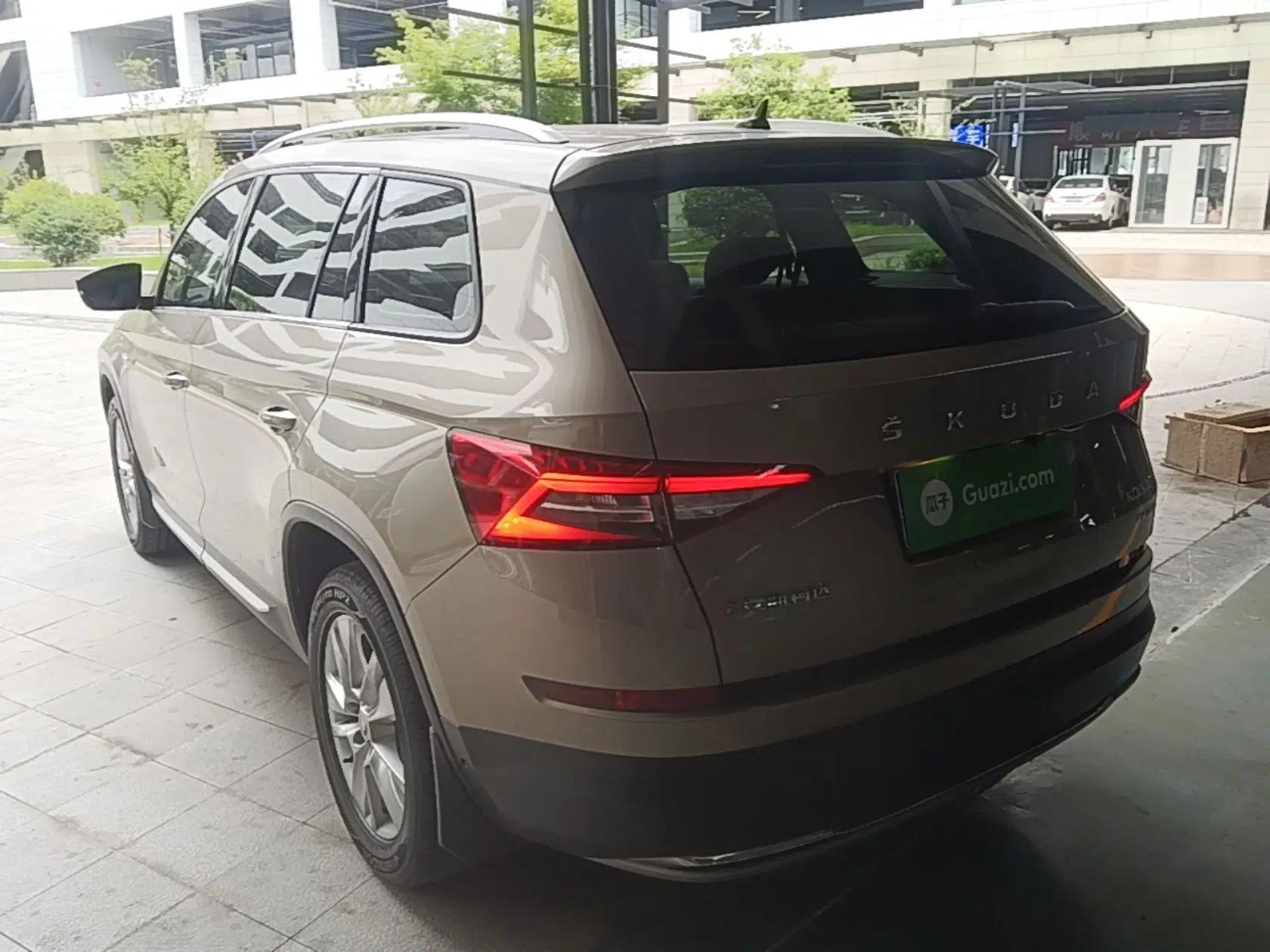 Skoda Kodiaq 2019 Facelifted TSI330 5-Seater Two-Wheel-Drive Luxury Enjoyment Edition China VI Standard — миниатюра 4