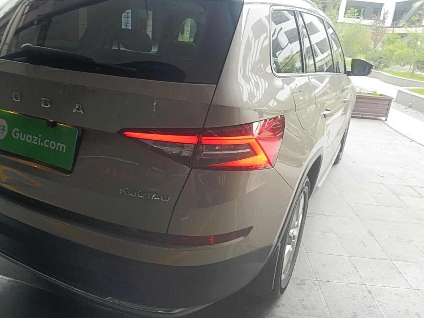 Skoda Kodiaq 2019 Facelifted TSI330 5-Seater Two-Wheel-Drive Luxury Enjoyment Edition China VI Standard — миниатюра 9