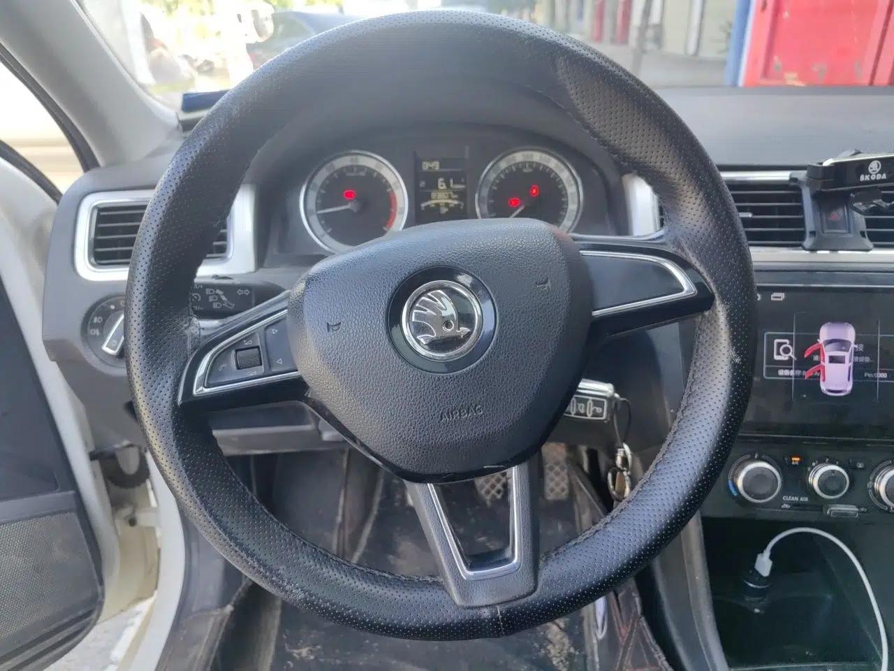 Skoda Rapid 2019 1.5L Manual Comfort Edition China VI Standard — миниатюра 10