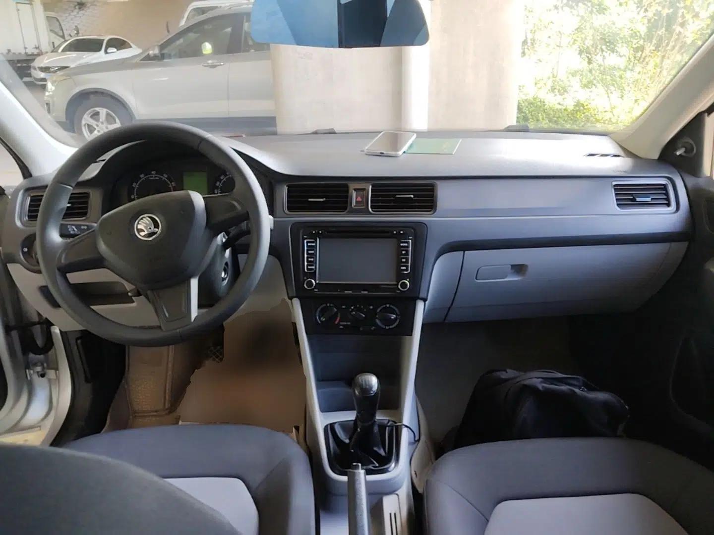 Skoda Rapid 2016 1.4L Manual Front-Wheel Drive Model — миниатюра 17