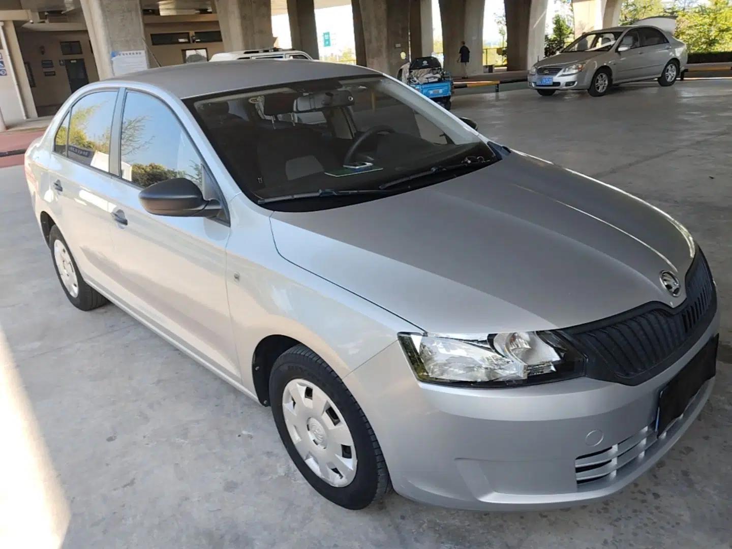 Skoda Rapid 2016 1.4L Manual Front-Wheel Drive Model — миниатюра 3