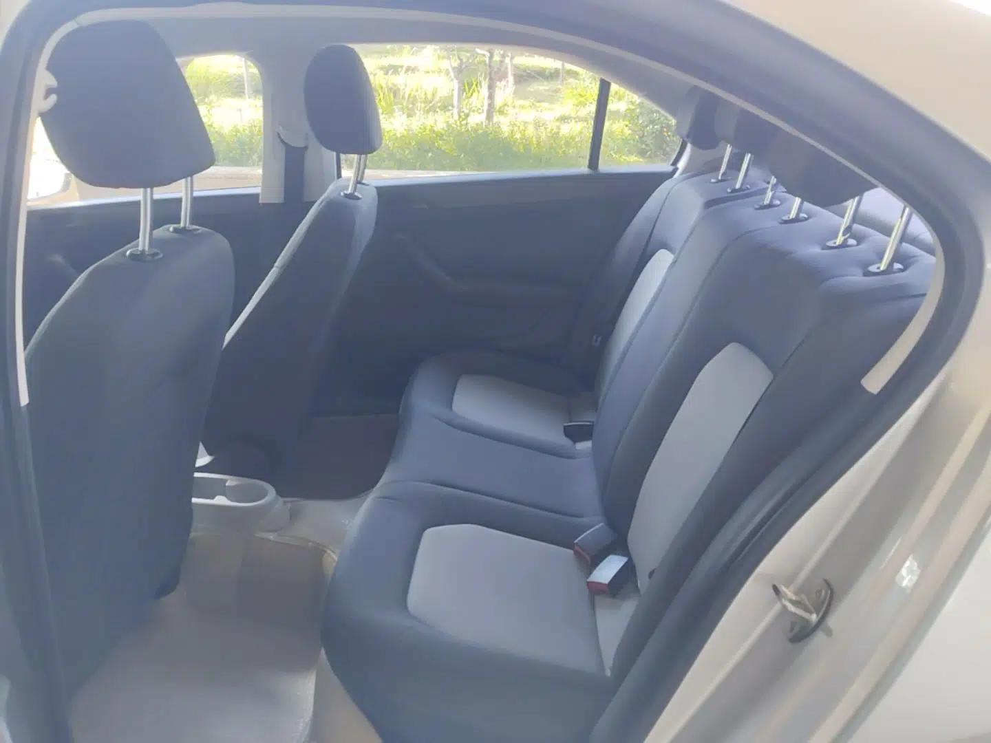 Skoda Rapid 2016 1.4L Manual Front-Wheel Drive Model — миниатюра 25