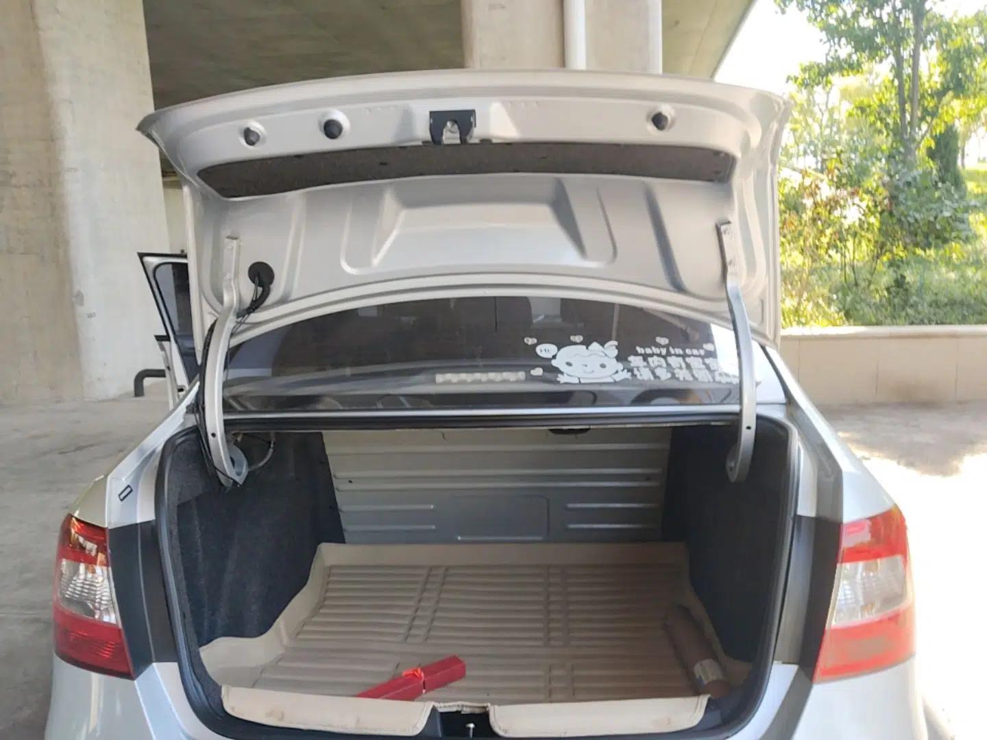 Skoda Rapid 2016 1.4L Manual Front-Wheel Drive Model — миниатюра 27