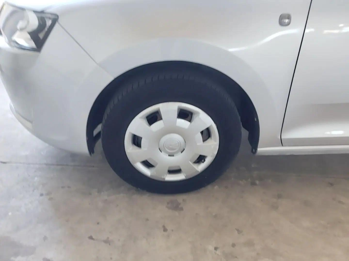 Skoda Rapid 2016 1.4L Manual Front-Wheel Drive Model — миниатюра 10