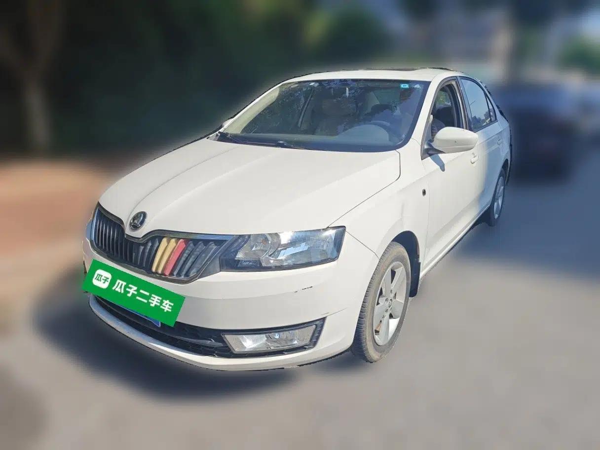 Skoda Rapid 2015 1.6L Manual Smart Selection Model — миниатюра 1